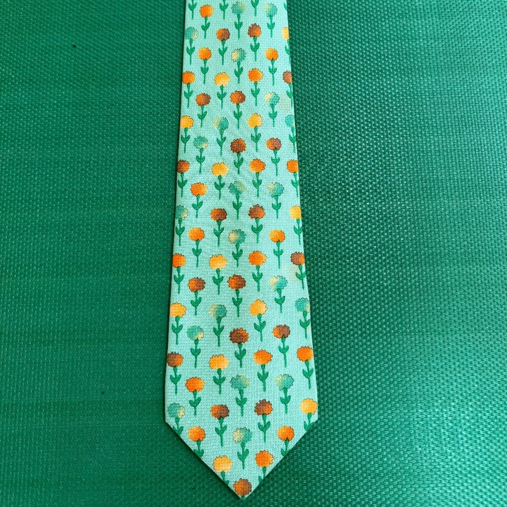 Gianni Versace 100% Silk Tie  Classics -56" x 4" Made in Spain
